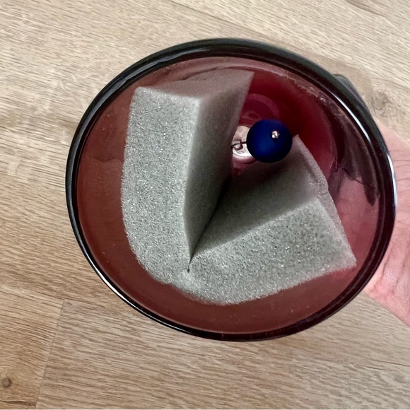 RARE Vintage Wedgwood Burgundy Glass Bell George Washington Cameo England 6” NIB - Picture 3 of 4